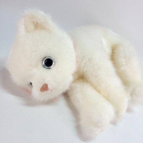 TY Classic ISIS Plüschtier Katze 10 Zoll weiß blaue Augen Stofftier liegend sitzend
