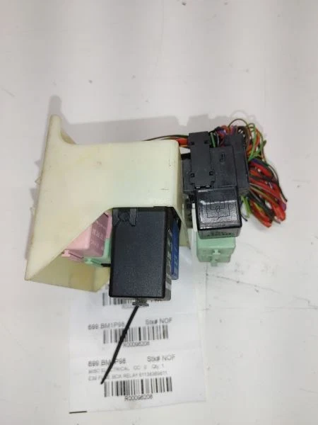 BMW 528I E39 1998 caja de fusibles relé 61138369811 Foto 2 de 4