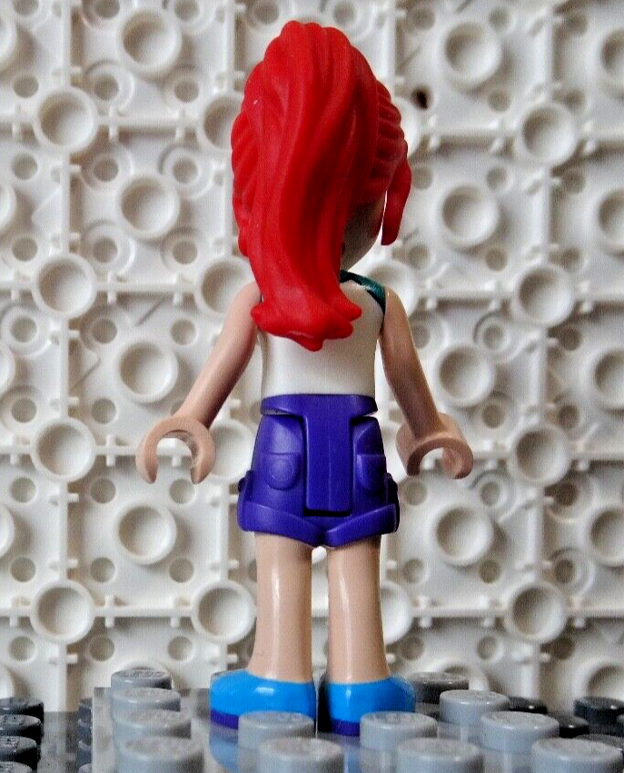 LEGO frnd431 Friends Mia Dark Purple Shorts, White Top with Pug Head,  41695