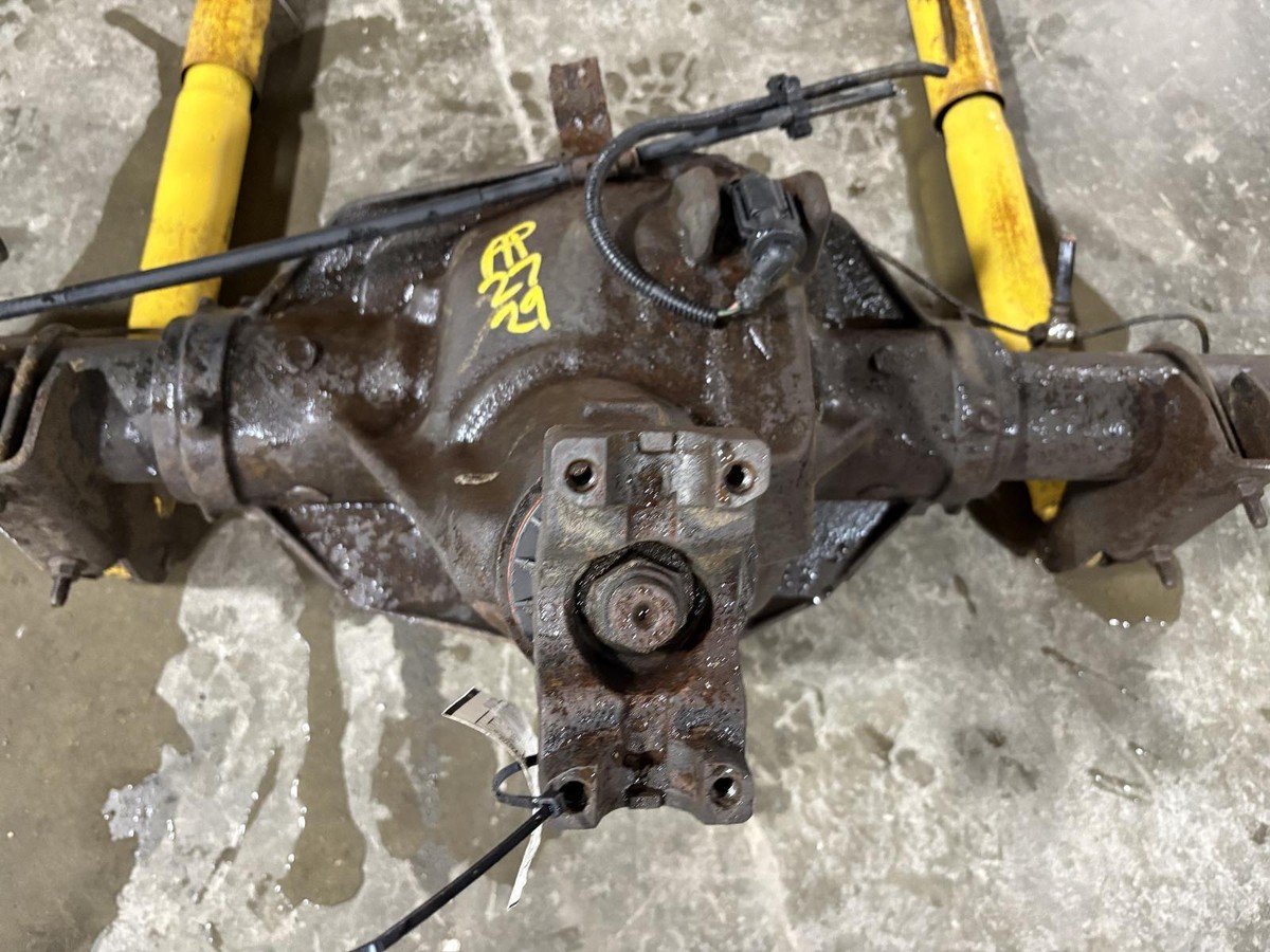 2002-2005 Ford F250/F350 Rear Axle Assembly 3.73 Ratio ID V420F