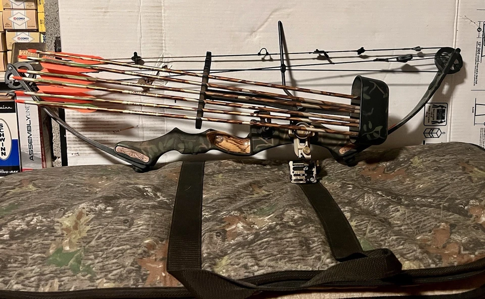 Martin Firecat Compound Bow M-44 Right-Handed w/site, case, Arrows - Image 2 of 4