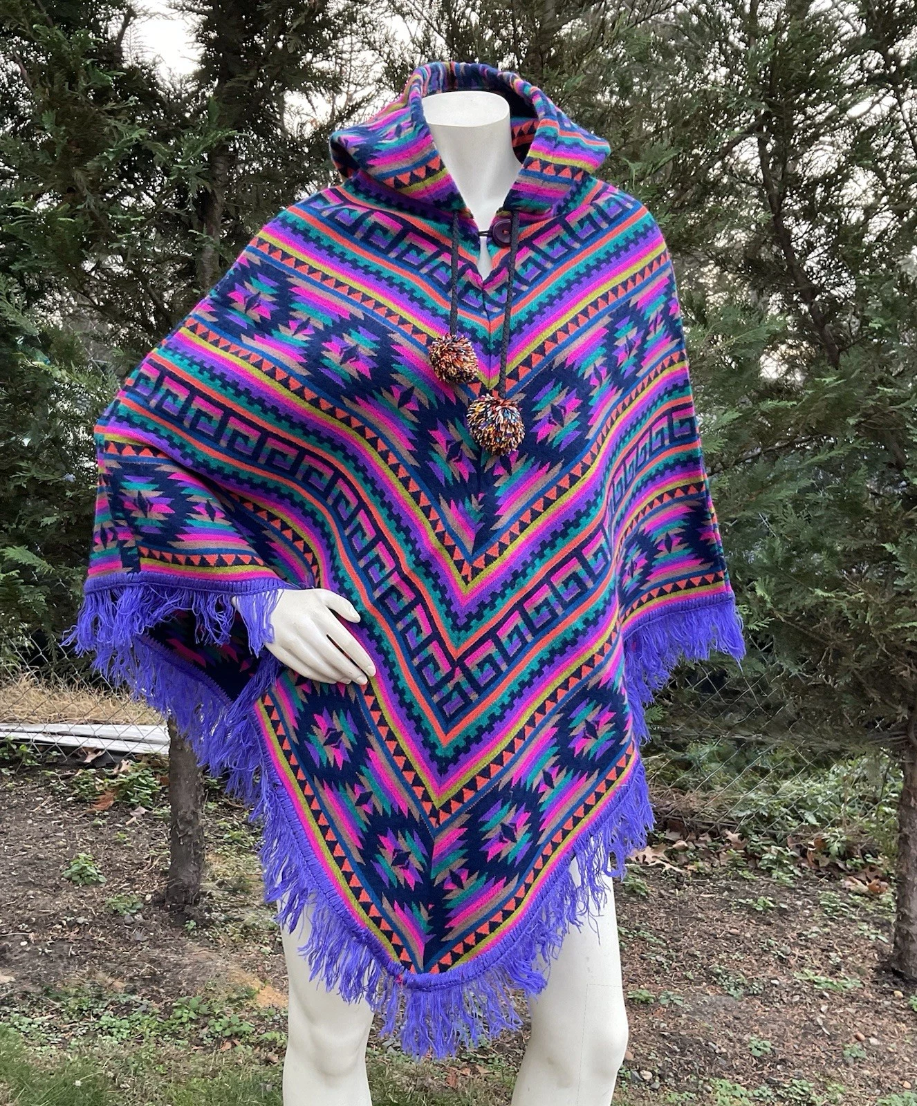 Alpaca Wool Poncho, V Shaped Style, Purple, Lightweight But Super Soft & Warm
Opens in a new window