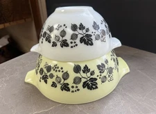Yellow White Pyrex Gooseberry Cinderella Mixing Bowl 1 1/2 Pt 441 & 1 1/2 Qt 442