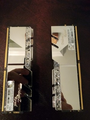 G. SKILL Trident Z Royal 32GB (2x16GB) (DDR4-3200) 