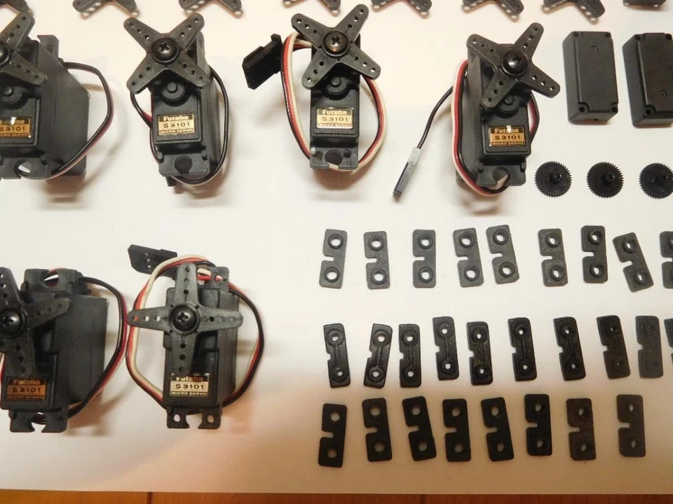 Futaba S3101 Micro Servo x 15 e altri articoli - Immagine 4 di 4