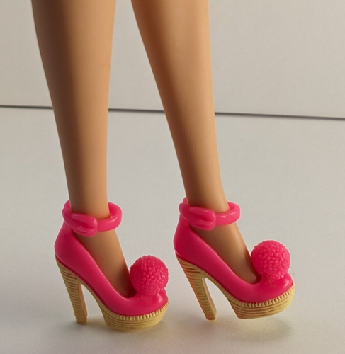 Barbie bambola rosa stiletto tacco alto pompon platform logo scarpe fondo giallo - Foto 8 di 10