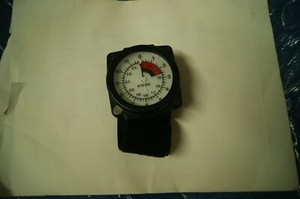 IRVIN CANADA INDUSTRIES PE-200 MILITARY FREE FALL PARACHUTIST ALTIMETER