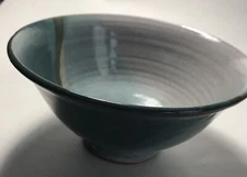 Signed VIOLET WILLIAMS 1990 Studio Art Pottery Blue Green Pedestal Bowl 6.5" dia