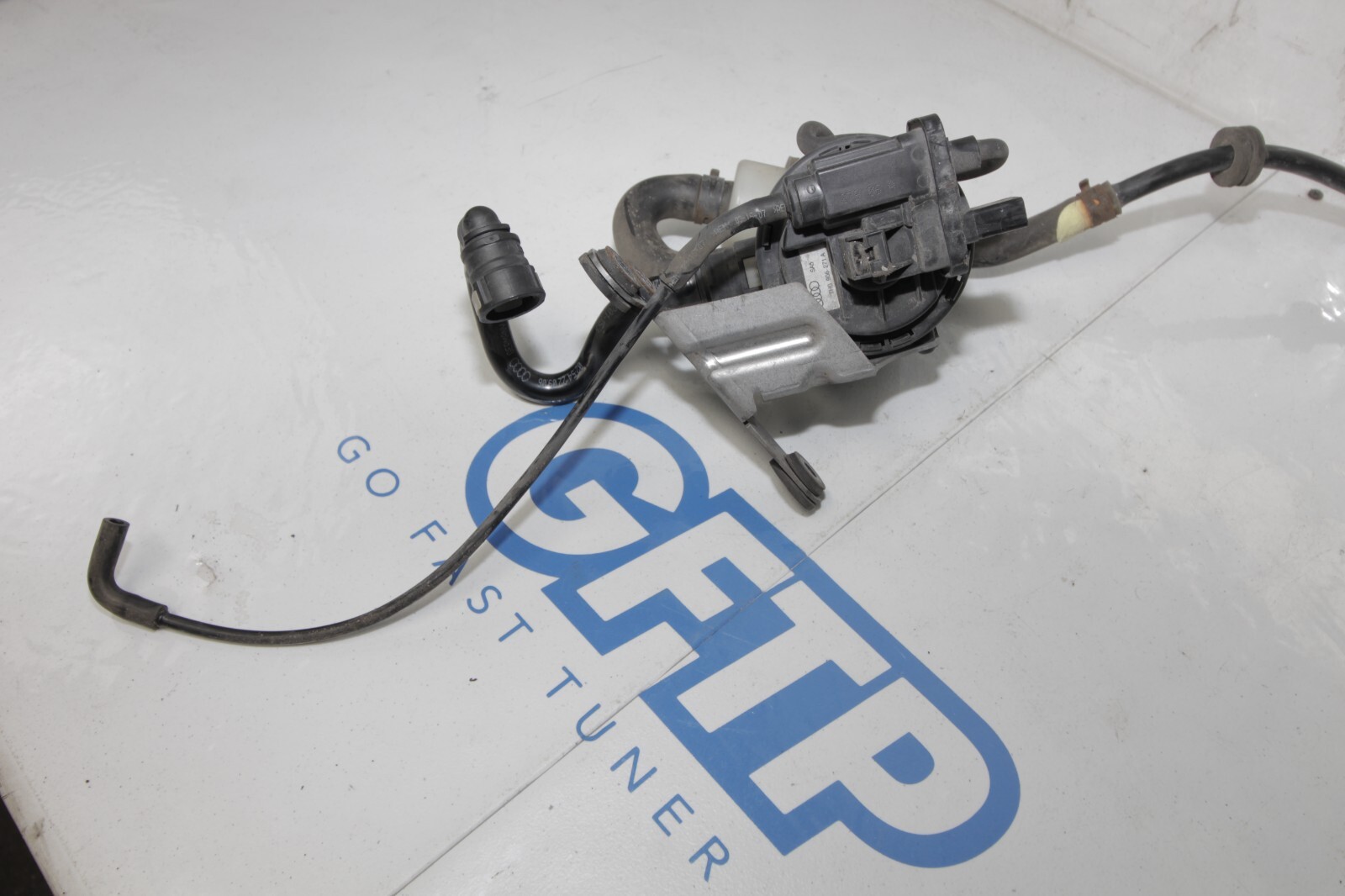 08-13 AUDI R8 4.2L V8 OEM CHARCOAL CANISTER W/ LEAK DETECTION PUMP 7H0906271A