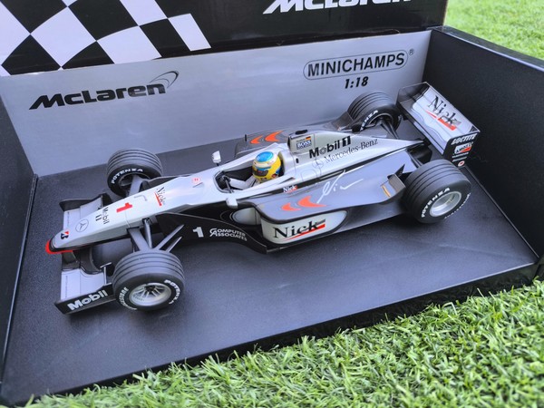 AUTHENTIC HAND SIGNED McLAREN MP413 HEIDFELD MINICHAMPS 1.18  NEW FIRMA ORIGINAL