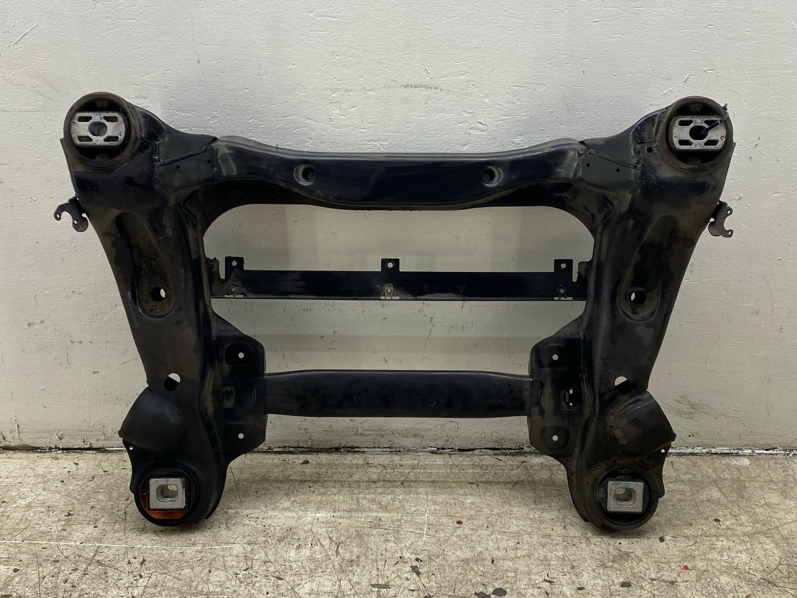 2014-2019 BENTLEY FLYING SPUR OEM 4.0L V-8 FRONT ENGINE CROSSMEMBER 3W0399313B