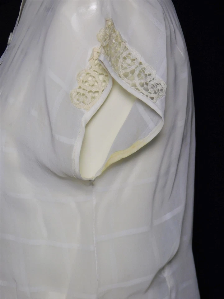 Vintage Women's 1940s Rayon White Lace Sheer Cap Sleeve Blouse - Image 4 of 4