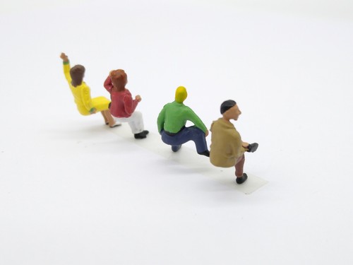 Woodland Scenics Sitting Figures - OO/HO - (Unused) Mint - Picture 4 of 6
