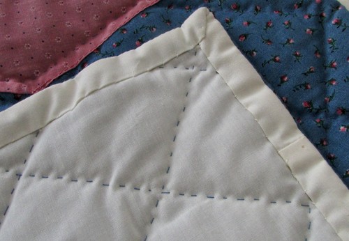 ANTIQUE BEAUTIFUL HAND MADE GREEN AND BURGUNDY STARS MOTIF COTON QUILT 90" X 100 - Bild 3 von 7