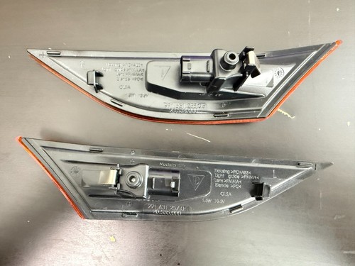 Porsche 911, Cayman, Boxster Side Marker Light - 991.631.257.05 / 991.631.258.05 - Picture 2 of 2