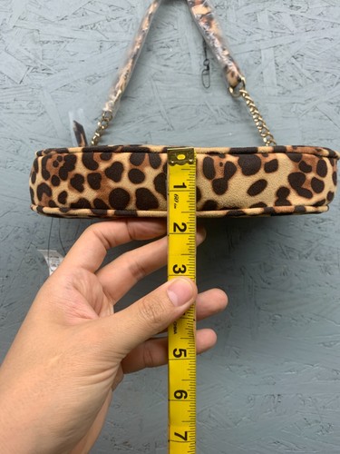 INC Zoiey Beuteltasche Tasche Leopardenmuster Kunstfell Kettenriemen Schultertasche Neu mit Etikett - Bild 14 von 14