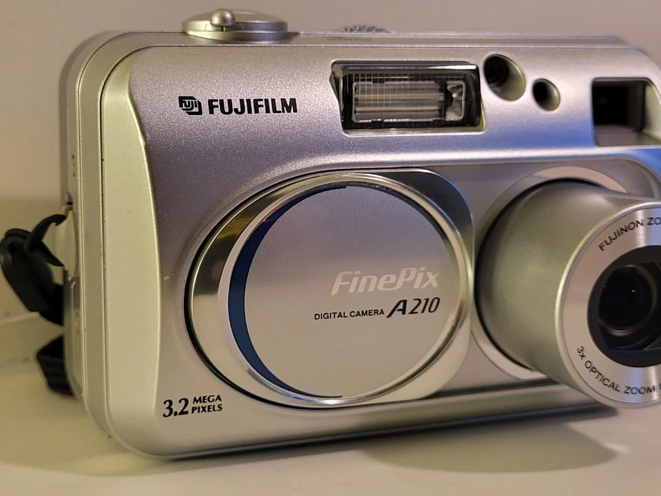 Fujifilm FinePix A Series A210 3.2MP Digital Camera Tested Working - Image 4 of 4