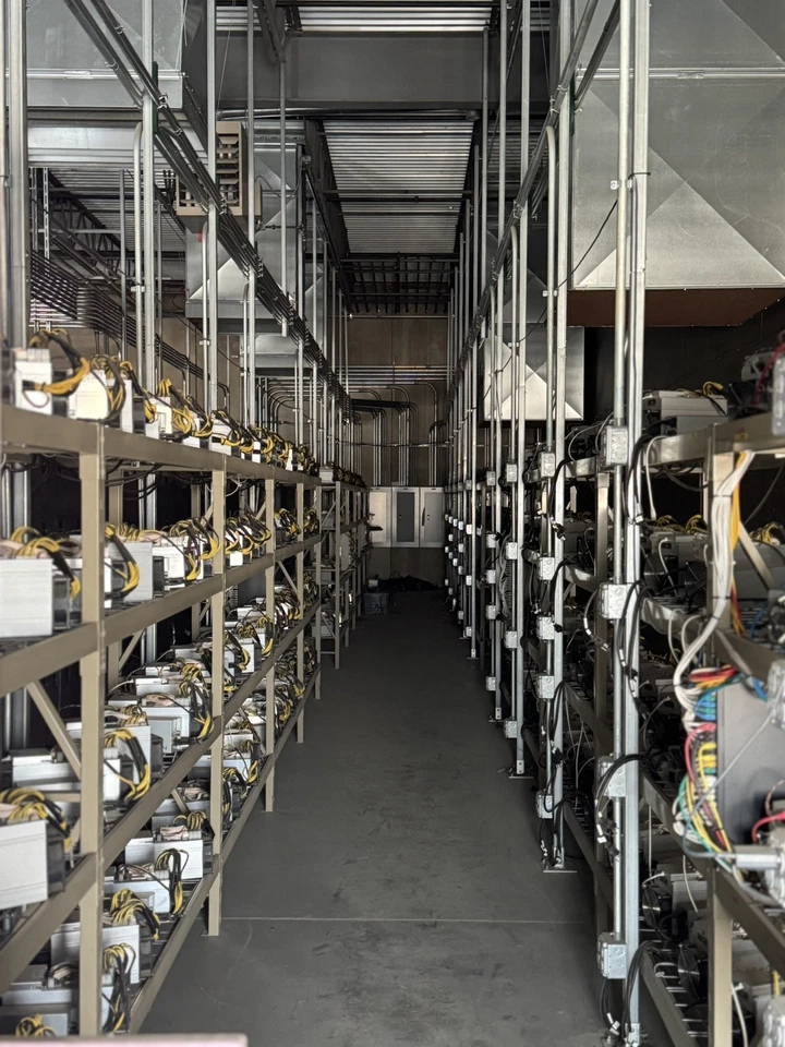 Bitmain AntMiner S9 13.5TH/s BTC Miner con fuente de alimentación. Buen estado. Vendedor de Estados Unidos Foto 2 de 2