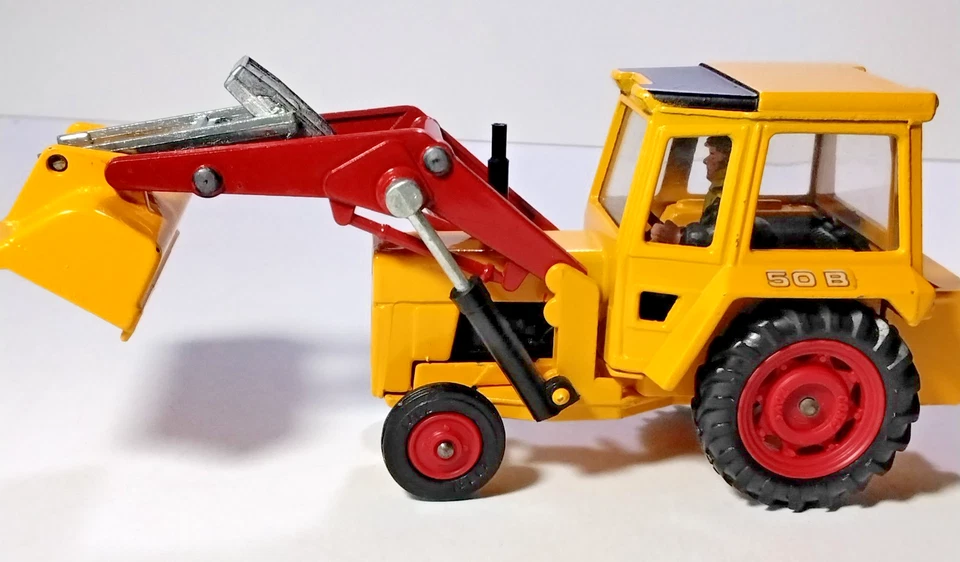 Corgi Massey Ferguson MF50B Tractor With Shovel #54 - Image 3 of 4