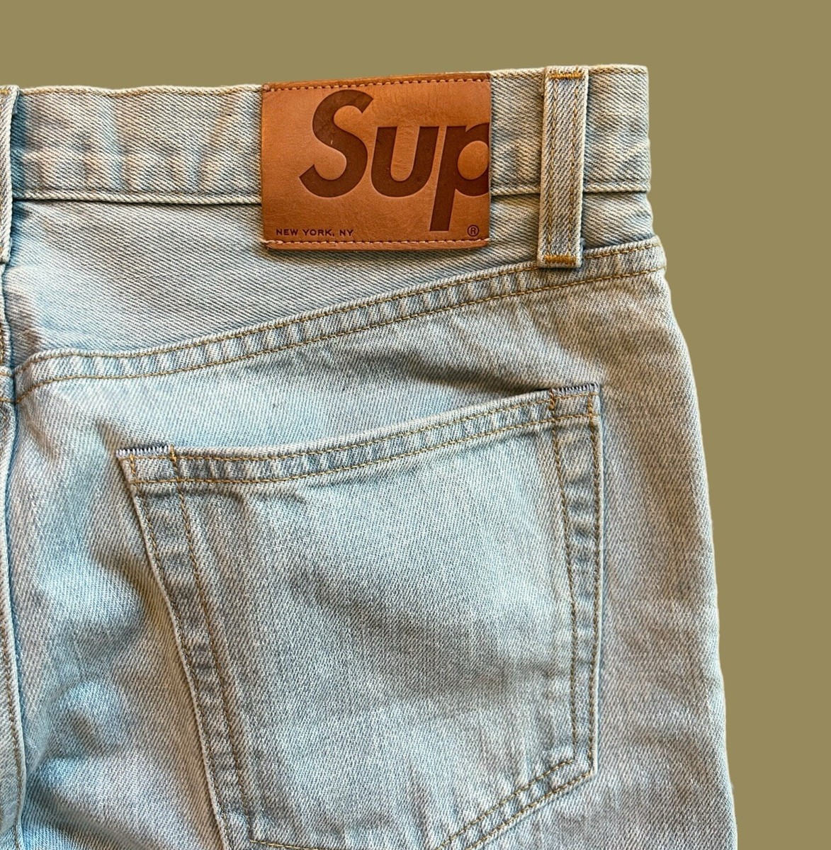 SUPREME⚡️Men's light blue washed denim slim fit straight SUPREME⚡️Men's light blue washed denim slim fit straight