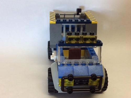LEGO Juniors Jurassic World Raptor Rescue Truck 10747 - Picture 4 of 6