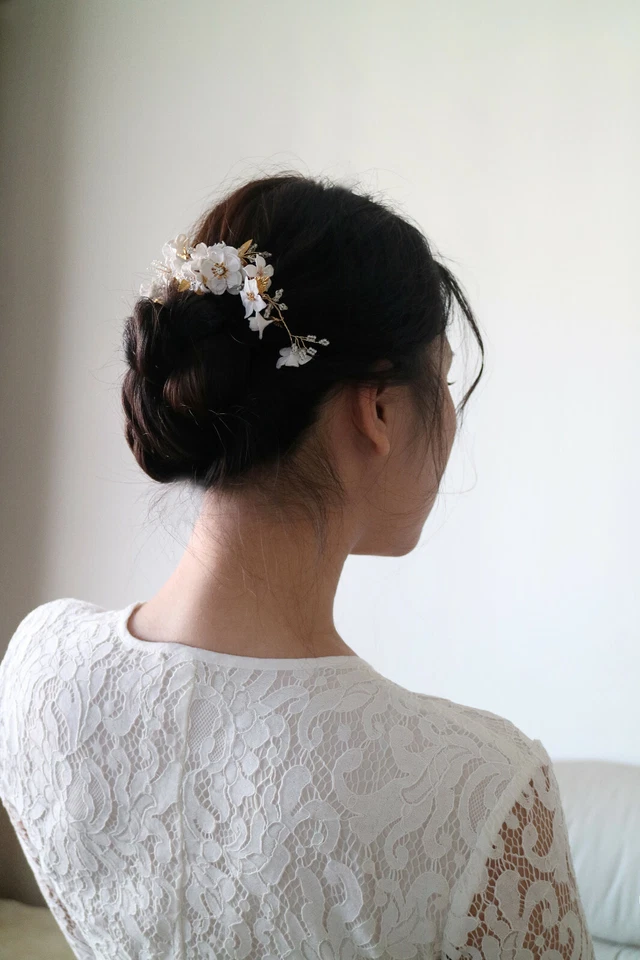 Snow Blossom 花卉梳子 带施华洛世奇水晶 14k 金色 | 手工制作 — 第 3/4 张图片