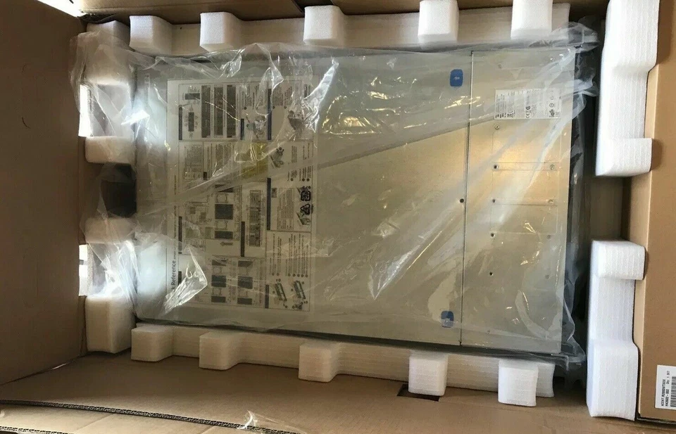 Intel R2000WTXXX Server Chassis 2U Rack= - Image 4 of 4