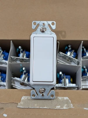 COOPER WIRING DEVICES 10 x Eaton 3-Way LIGHTED Decorator Rocker Paddle Wall Light Switch 15A 120V 277V