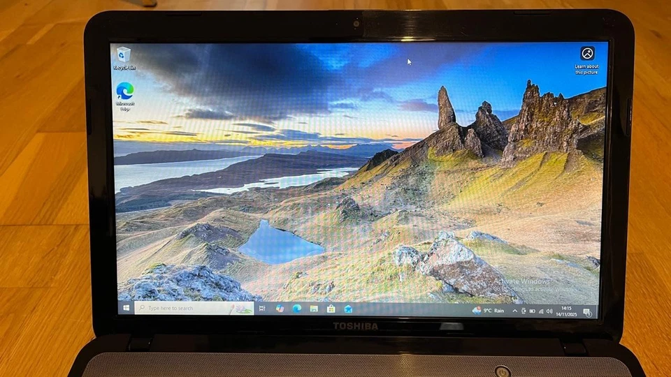 Toshiba Satellite Pro L850-1UJ, 15.6" Laptop, Core i3-3120M, 4GB RAM, 256GB SSD - Image 3 of 4