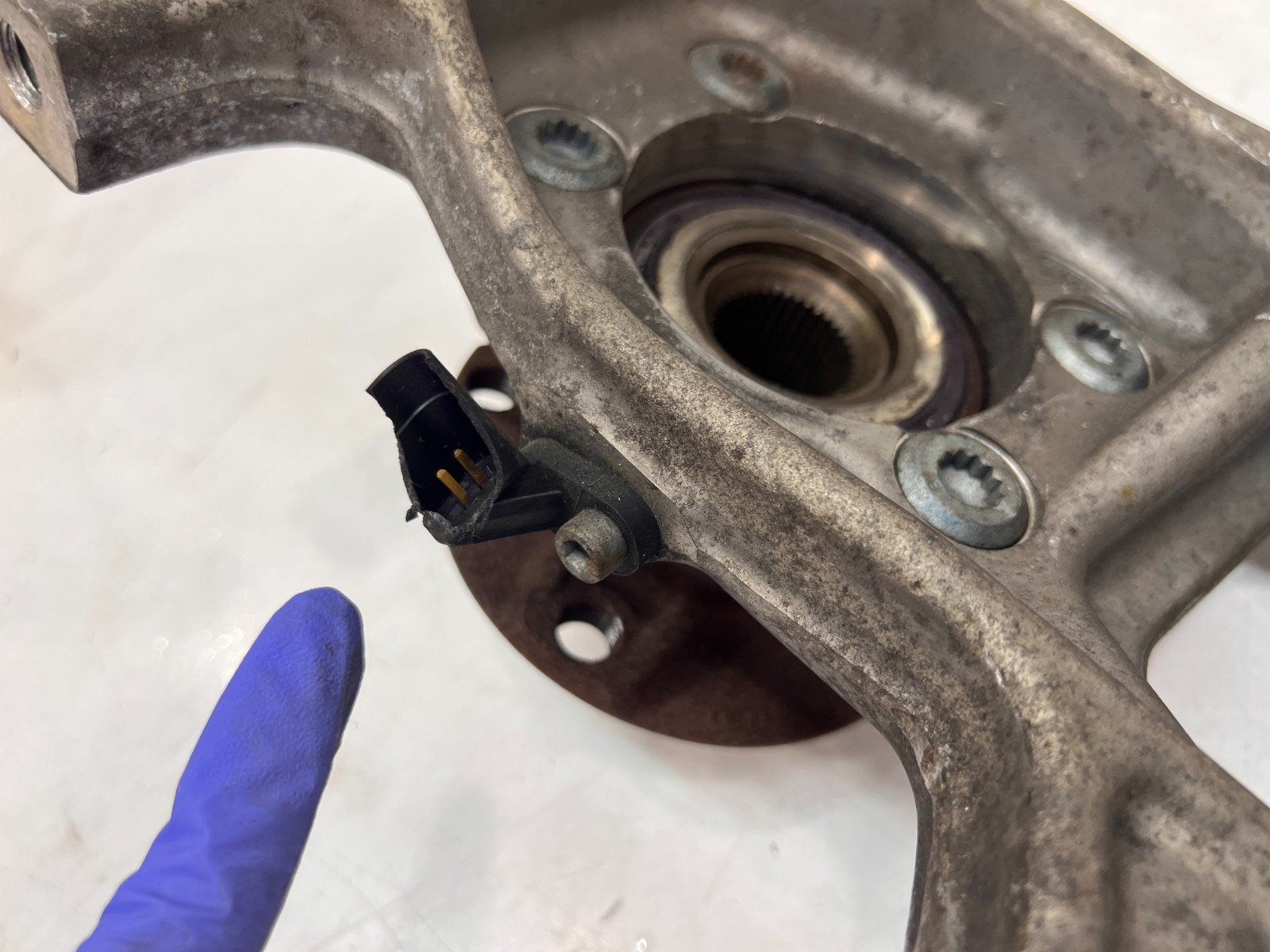 Lamborghini Huracan EVO Front Left Wheel hub P/N 4T0407245D