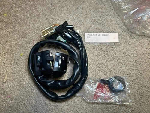 NOS honda OEM Handlebar Control 35200-MK3-671