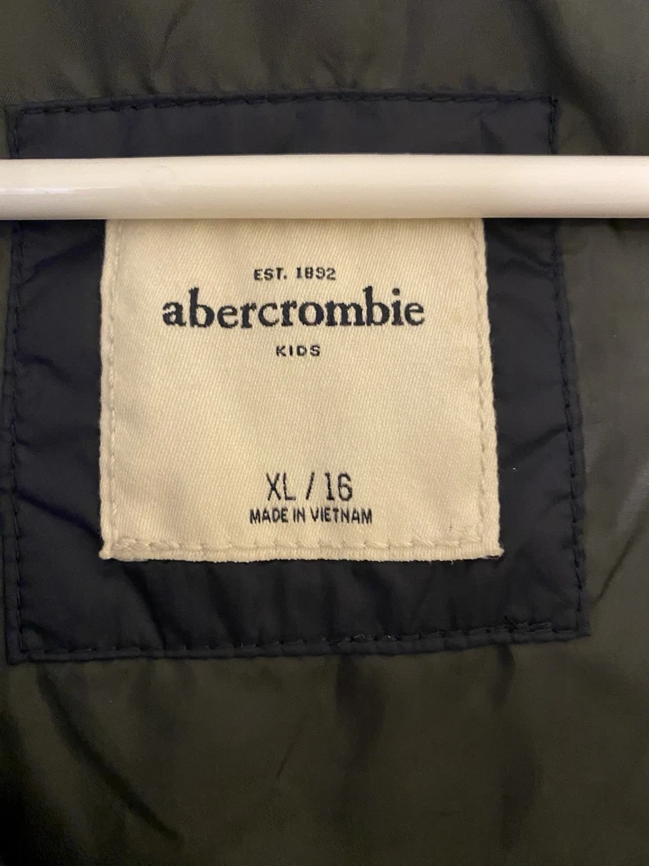 Chaqueta acolchada Abercrombie and Fitch para niños talla 16 XL Foto 3 de 3