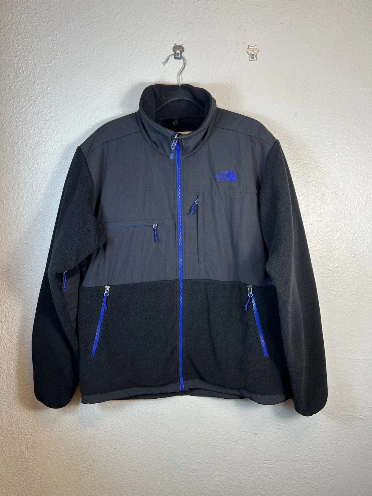 The North Face Mens Large Fleece Jacket Black Polartec Full Zip Blue Accents