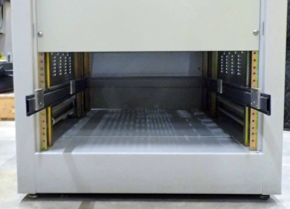 ELECTRONIC RACK MOUNT AUDIO/VIDEO/SERVER CABINET/ OPENING 19" WIDE x 26.25" HIGH - Image 3 of 4