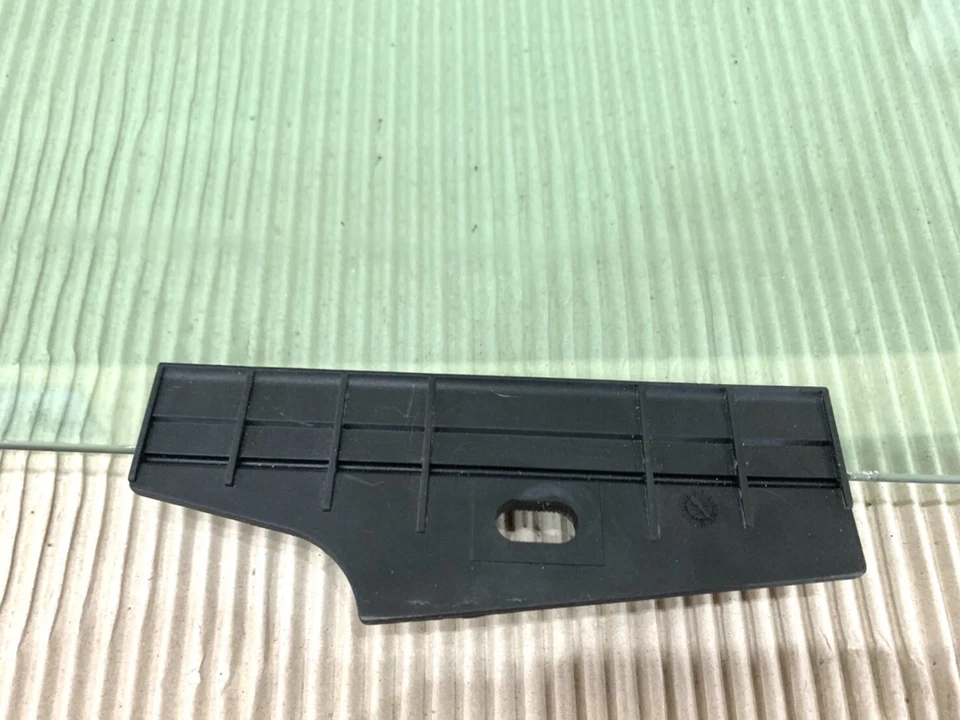 Genuine 4A0845021A Front Left Window For AUDI A100 - Image 4 of 4