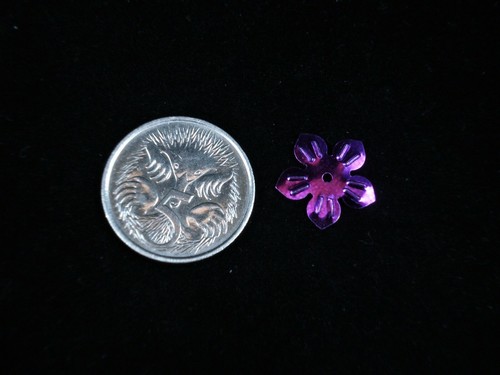 Sequins Flowers 13mm Metallic Purple 125g Bulk DIY Crafts Sewing - Foto 2 di 2
