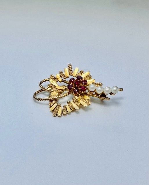 Vintage 9ct Solid Yellow Gold Ruby & Pearl Brooch… - image 1