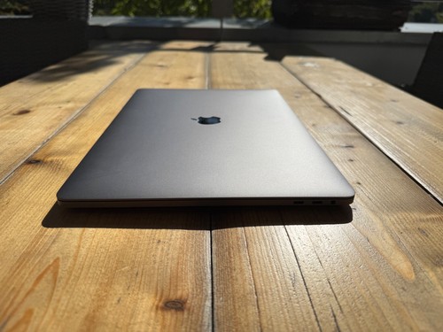 Apple MacBook Pro 15.4" (2019) - Excellent équipement - 32 Go RAM - SSD 1 To - Vega 20 - Photo 8/12