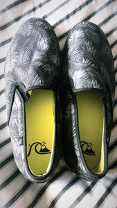 quiksilver slip on