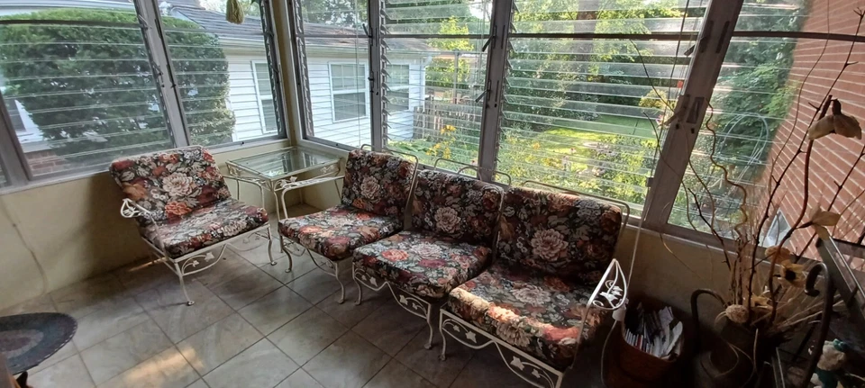 Juego de muebles de patio vintage Woodard de cinco piezas con cojines Foto 3 de 3