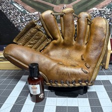 60  s Era Andia Model 163 Youth Little Leave Model RHT 9.5  