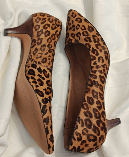 Clarks ~ Estampado de Leopardo ~ Bomba de Piel Sintética ~ 2 en Tacón ~ Para Mujer Talla 12M ~ Usado en Excelente Condición - Imagen 4 de 11