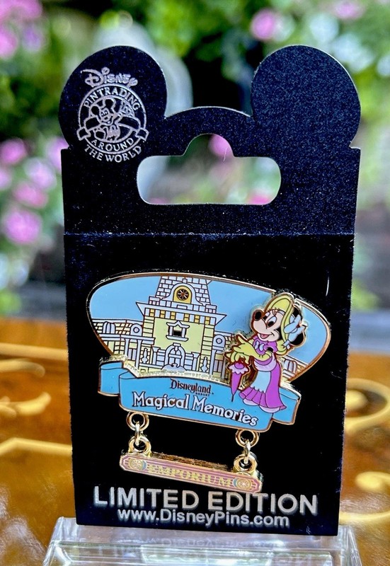 🩵 Disney Disneyland Magical Memories Mickey Mouse Limited Edition Dangle Pin