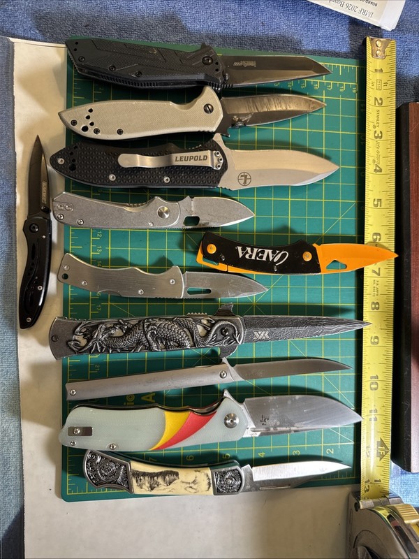 LOT OF 11 BRANDED KERSHAW, LEUPOLD, KNAF, BEAR, AERA FOLDING POCKET KNIVES 