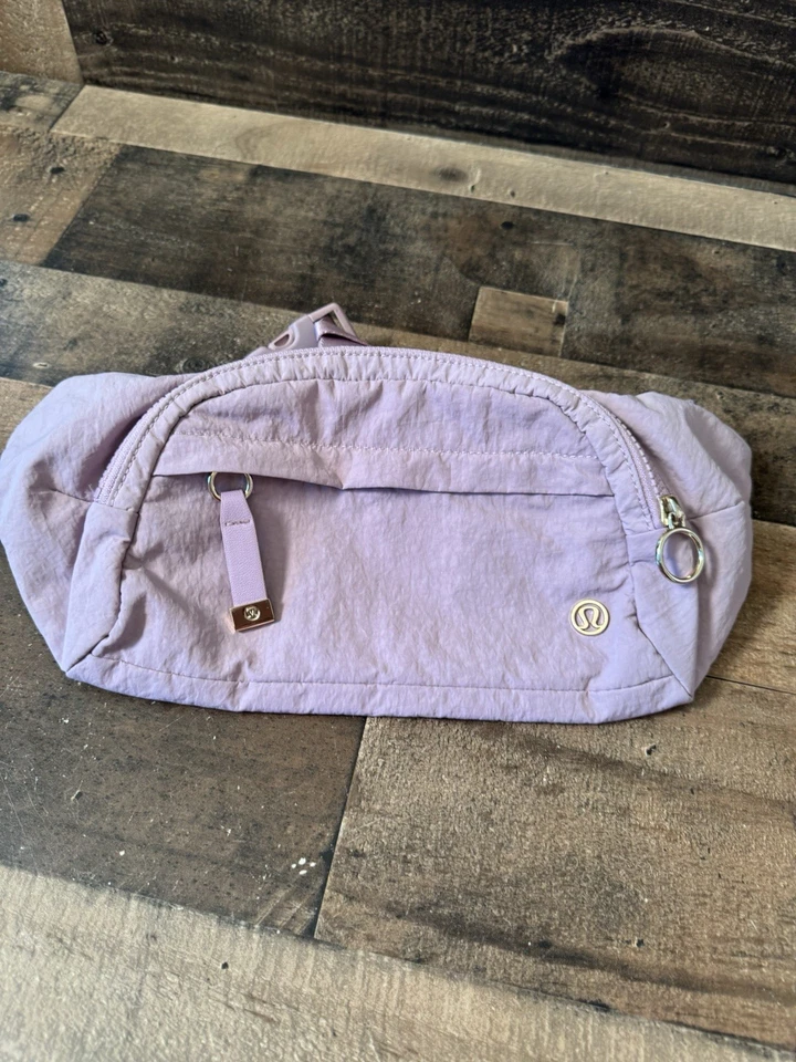 Lululemon On The Beat Belt Bag Antoinette 4.5L Light Purple big large EUC - Image 2 of 4