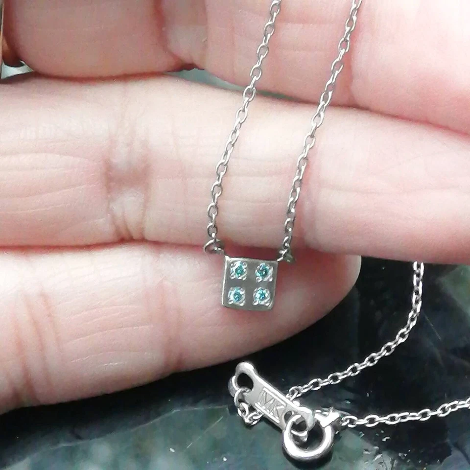 Collar de platino fino con diamante azul solitario, 16 pulgadas, Mark MK Foto 2 de 4