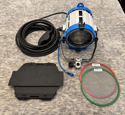 ARRI 650 Plus Junior Tungsten Fresnel Light + Barn Doors, Bulb, Edison Plug