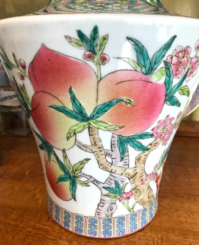 ETHAN ALLEN LARGE PORCELAIN VASE Chinese Famile Rose 9 Peaches Design 13.5" H - Picture 2 of 11