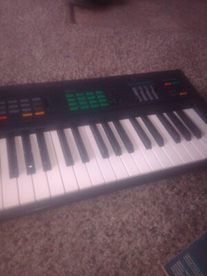 Yamaha PSR-16 Digital Synthesizer Vintage Musical instrument