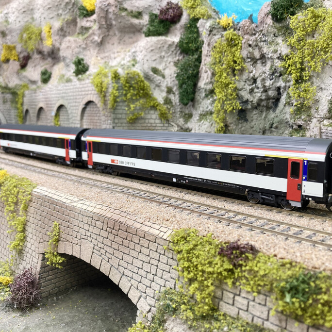Voitures voyageurs InterCity CFF Marklin 42154 train miniature 1ère classe HO